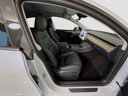 Used 2024 Tesla Model Y Long Range image 21
