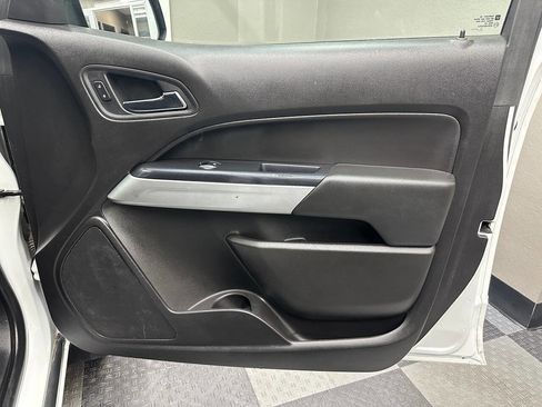 Used 2016 Chevrolet Colorado LT w/ LT Convenience Package image 24