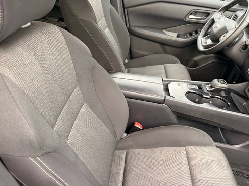 Certified 2025 Nissan Rogue SV FWD image 11