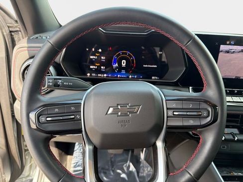 Used 2025 Chevrolet Colorado Z71 AWD/4WD image 26