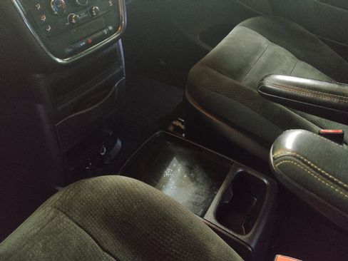 Used 2018 Dodge Grand Caravan SE FWD image 26