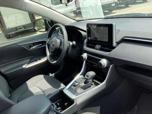 Used 2025 Toyota RAV4 XLE AWD/4WD image 18