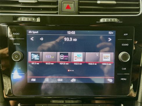 Used 2019 Volkswagen GTI SE image 17