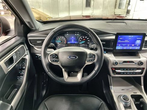 Used 2022 Ford Explorer XLT w/ Equipment Group 202A image 17