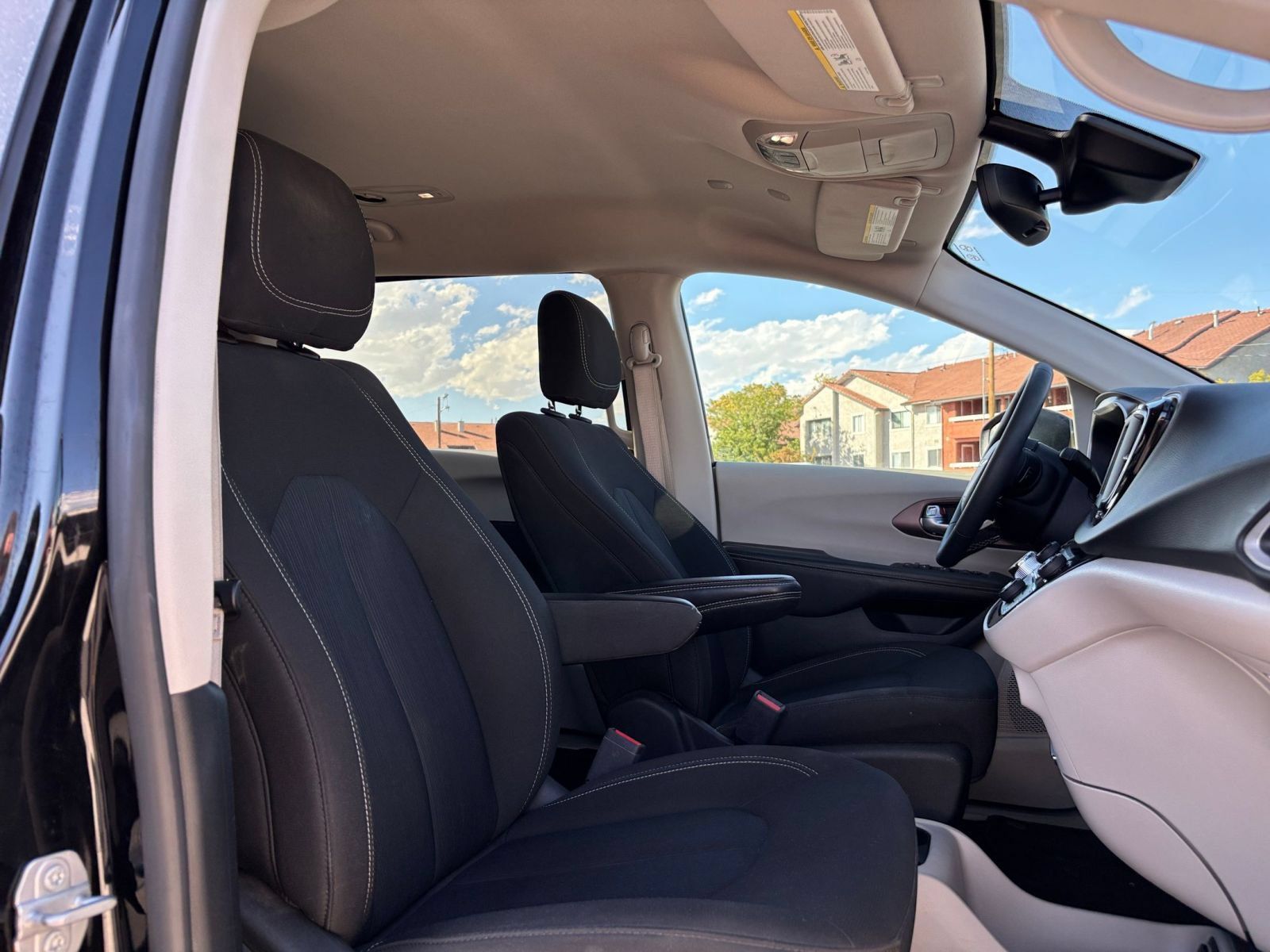 Used 2024 Chrysler Voyager LX FWD image 38