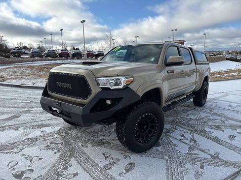 Used 2017 Toyota Tacoma TRD Sport w/ Tow Package image 3
