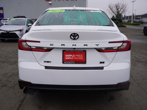 Used 2025 Toyota Camry SE image 10