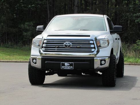 Used 2020 Toyota Tundra SR5 w/ SR5 Upgrade Package AWD/4WD image 9
