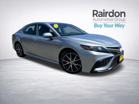 Used 2023 Toyota Camry SE FWD image 1
