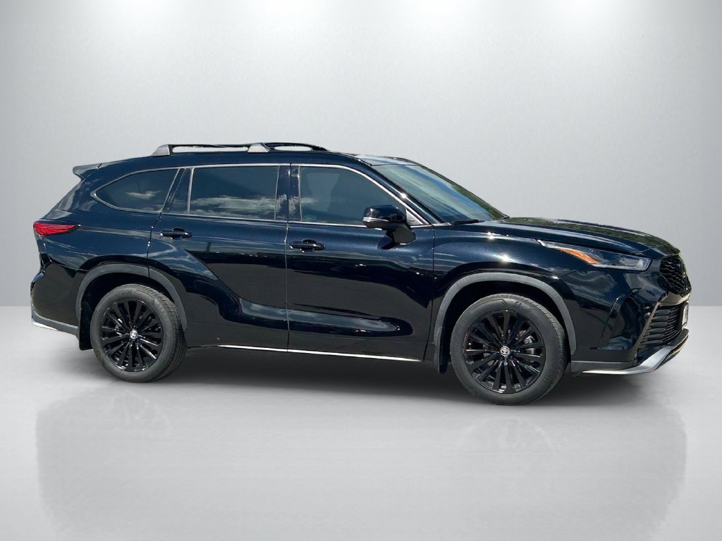 Used 2023 Toyota Highlander XSE FWD image 4