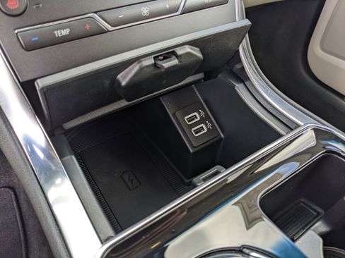 Used 2019 Ford Edge Titanium image 29