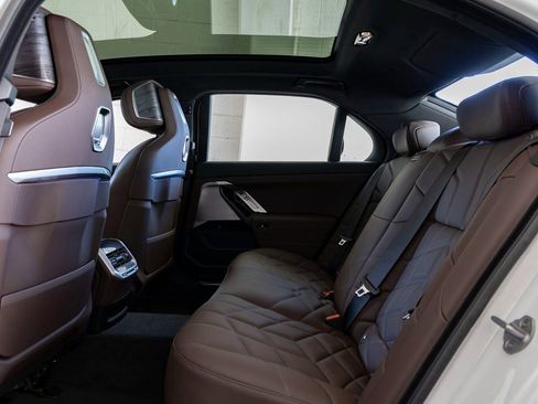 New 2026 BMW 750e xDrive image 23