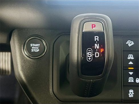 Used 2025 Land Rover Defender 110 X-Dynamic SE image 19