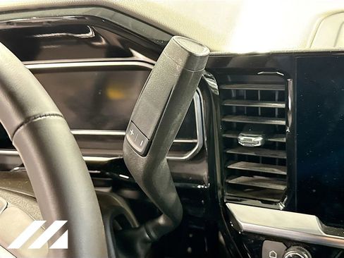 Used 2022 Chevrolet Silverado 1500 LT AWD/4WD image 19