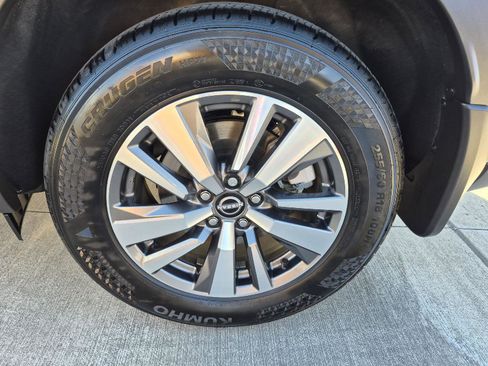 Used 2024 Nissan Pathfinder SL image 4