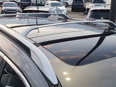 Used 2019 Nissan Rogue SL w/ Premium Package image 2