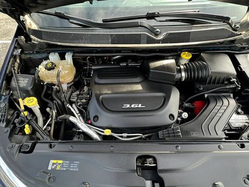 Used 2017 Chrysler Pacifica Touring-L FWD image 26