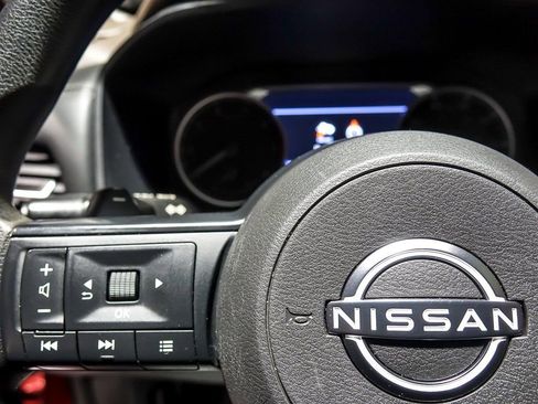 Used 2023 Nissan Rogue S image 17