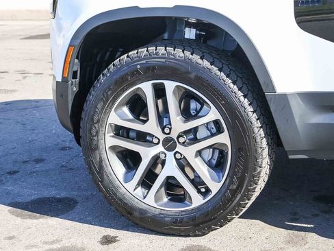 Certified 2026 Land Rover Defender 110 S AWD/4WD image 8