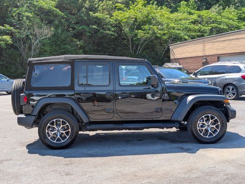 Used 2024 Jeep Wrangler Unlimited Sport AWD/4WD image 10