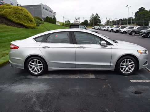 Used 2013 Ford Fusion SE FWD image 3