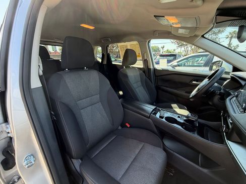 Used 2025 Nissan Rogue SV FWD image 38