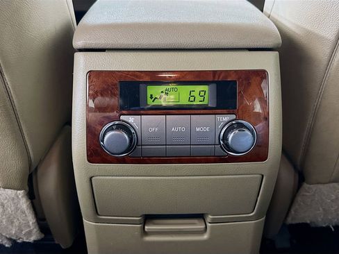 Used 2011 Toyota Highlander Limited w/ Tow Pkg image 26