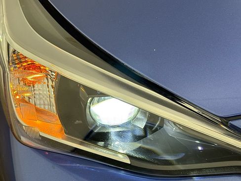 Used 2025 Subaru Crosstrek 2.5i Premium AWD/4WD image 37