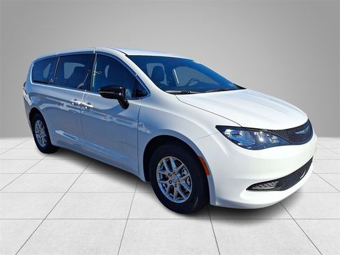 New 2026 Chrysler Voyager LX image 2