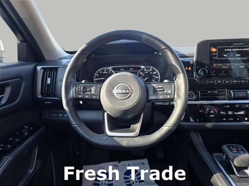 Used 2024 Nissan Pathfinder SL image 14