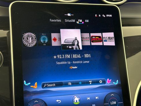 Used 2025 Mercedes-Benz GLC 300 4MATIC image 17