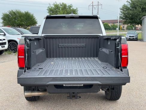 Used 2025 Toyota Tacoma SR image 6