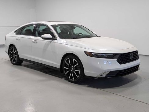 Used 2023 Honda Accord Touring image 6