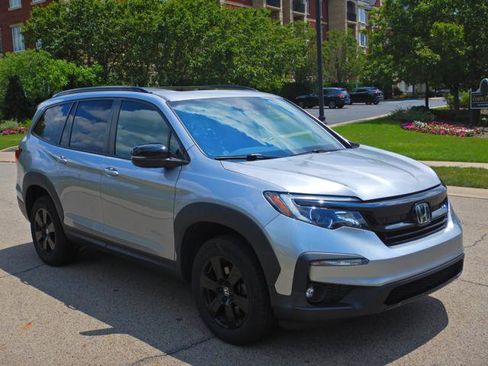Used 2022 Honda Pilot TrailSport image 3