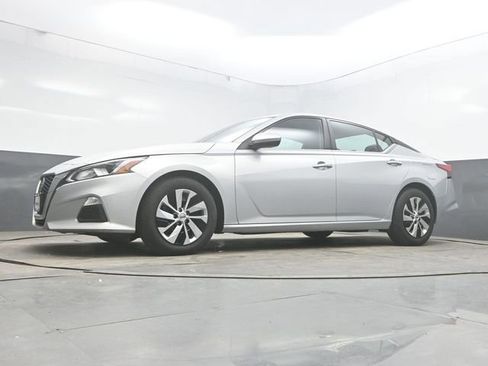 Used 2020 Nissan Altima 2.5 S FWD image 31