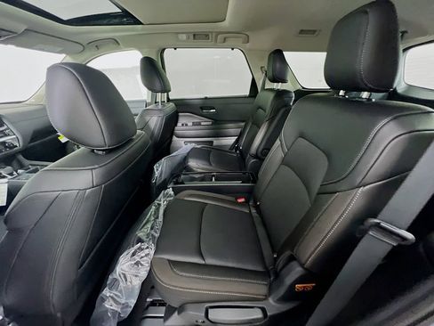 New 2026 Nissan Pathfinder SL image 23