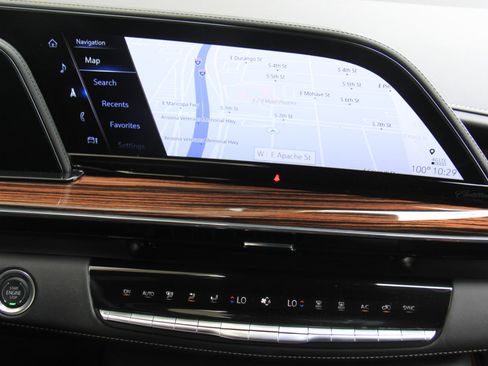 Used 2024 Cadillac Escalade Premium Luxury w/ Performance Package image 16