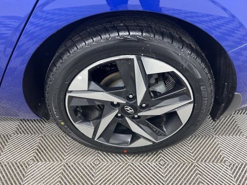 Used 2023 Hyundai Elantra Limited image 8