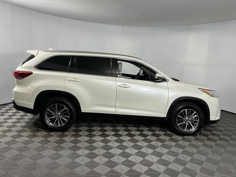 Used 2019 Toyota Highlander XLE image 5