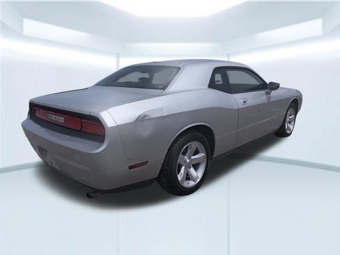 Used 2009 Dodge Challenger SE RWD image 14