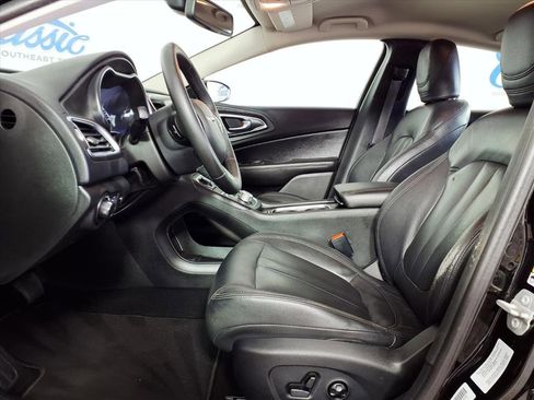 Used 2016 Chrysler 200 Limited w/ Convenience Group image 8