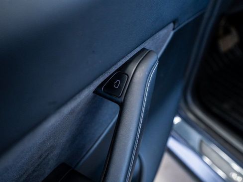 Used 2022 Tesla Model Y Long Range image 32