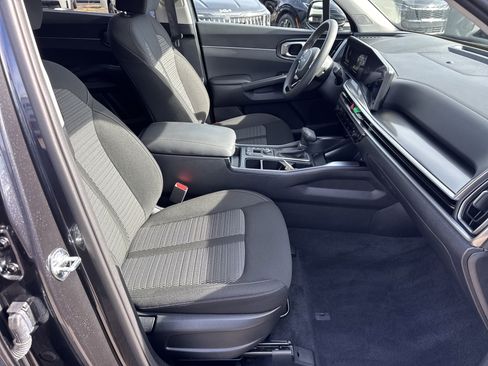 Certified 2025 Kia Sorento LX image 13