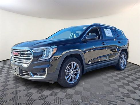 Used 2024 GMC Terrain SLT image 3