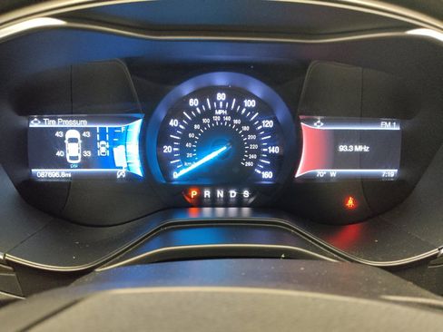 Used 2019 Ford Fusion SE FWD image 23