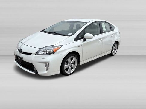 Used 2015 Toyota Prius Five FWD image 8