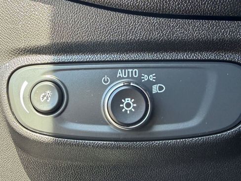 Used 2019 Chevrolet Equinox LS FWD image 16