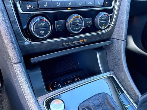 Used 2017 Volkswagen Passat 1.8T SEL Premium image 33