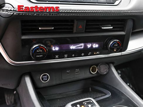 Used 2023 Nissan Rogue SV AWD/4WD image 18