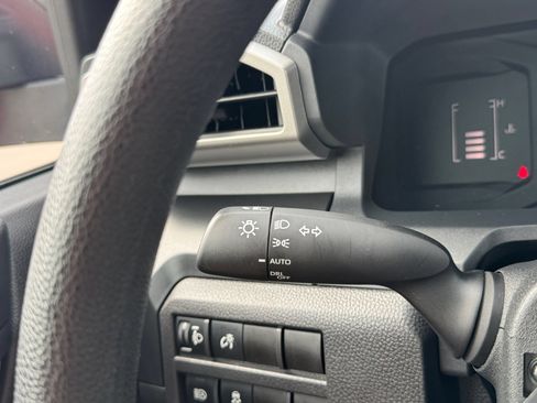 Used 2025 Toyota Tacoma SR AWD/4WD image 18